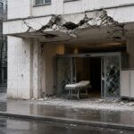 В Киеве сообщается о гибели женщины и повреждении научного учреждения и медицинского центра
