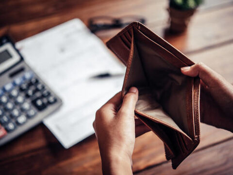 66,8% семей в Латвии сообщают о финансовых трудностях и просят бесплатное питание для детей