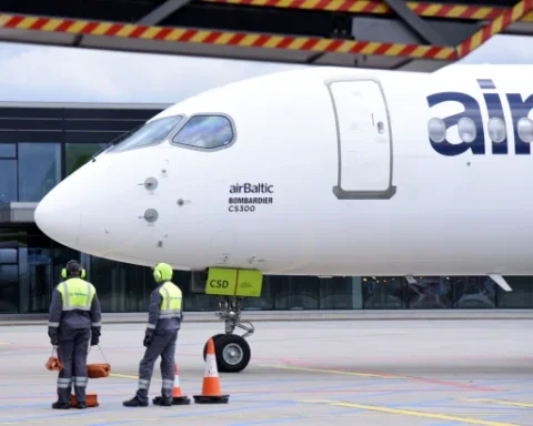 airBaltic заявляет о планах сохранить численность сотрудников до конца октября на фоне сокращения флота