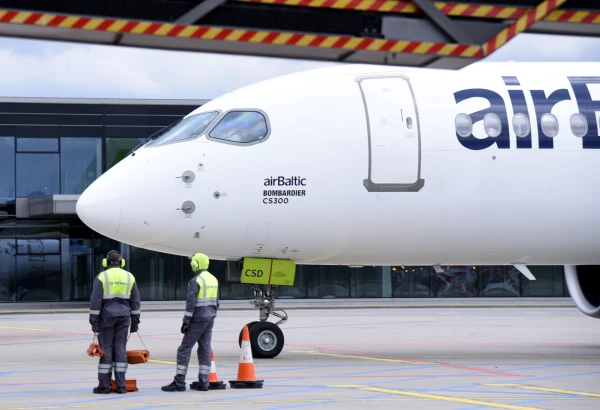 airBaltic заявляет о планах сохранить численность сотрудников до конца октября на фоне сокращения флота