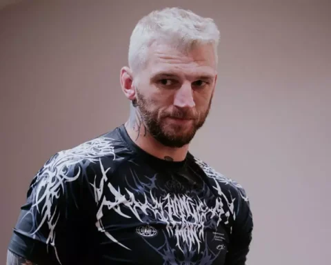 Дэн Хукер получит рекордный гонорар за бой с Саладином Парнассом на UFC Fight Night 287 в Париже