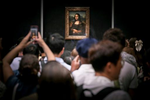 Два гражданина Германии устроили выставку в зале с «Моной Лизой» в Лувре