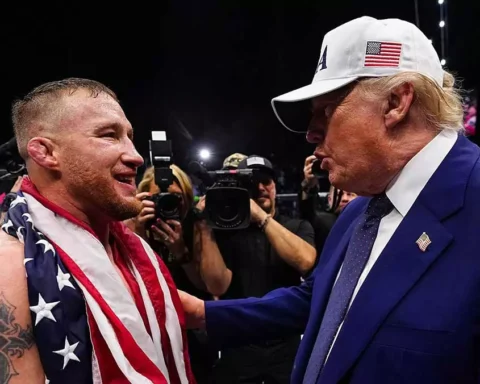 Джастин Гэйтжи пропустил раунд боя из-за звонка Дональда Трампа о гольфе