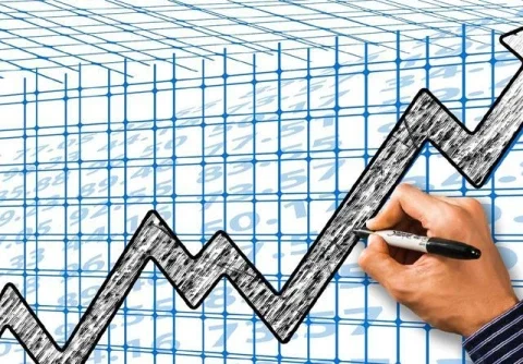Экономика Латвии показывает рост в 2,8% несмотря на внешние риски и вызовы