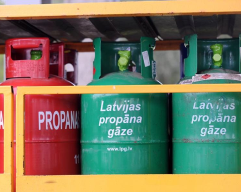 Еврокомиссар по энергетике призывает Латвию сократить потребление газа в условиях кризиса