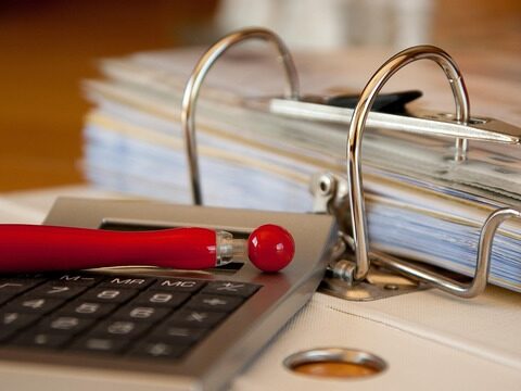 Коммунальные платежи стали главным финансовым страхом 68% жителей Латвии по итогам опроса