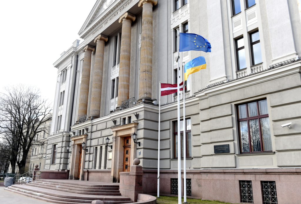 Латвия вызывает российского дипломата из-за участия РФ в атаке на аэропорт Лейпцига