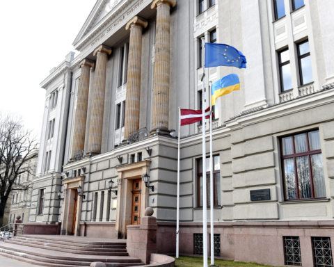 Латвия вызывает российского дипломата из-за участия РФ в атаке на аэропорт Лейпцига