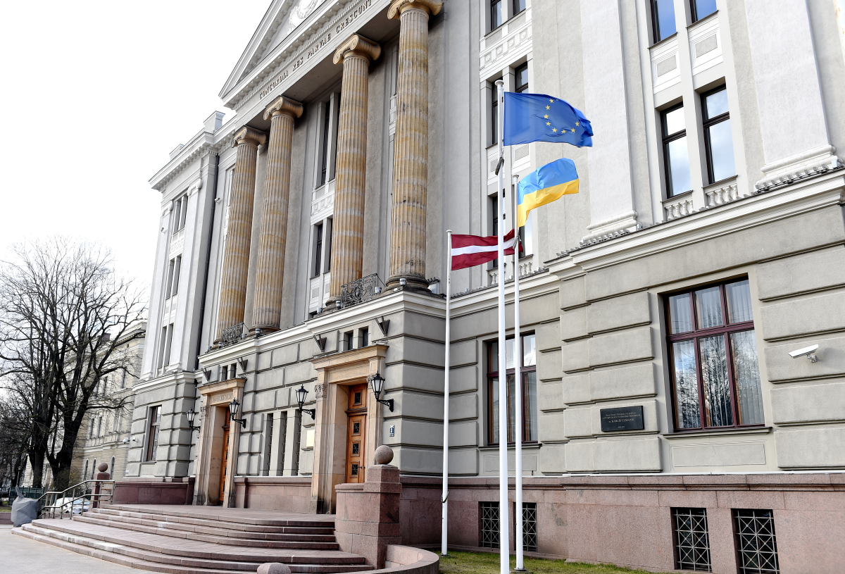 Латвия вызывает российского дипломата из-за участия РФ в атаке на аэропорт Лейпцига