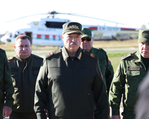 Лукашенко приказал проверить боеготовность армии Беларуси перед возможной мобилизацией