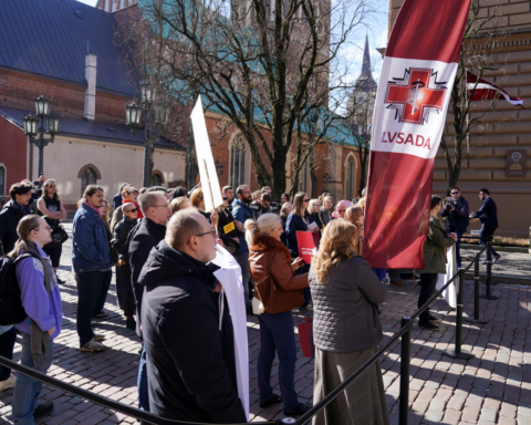 Медики Латвии запланировали акцию протеста из-за требований повышения зарплат и отставки министра здравоохранения