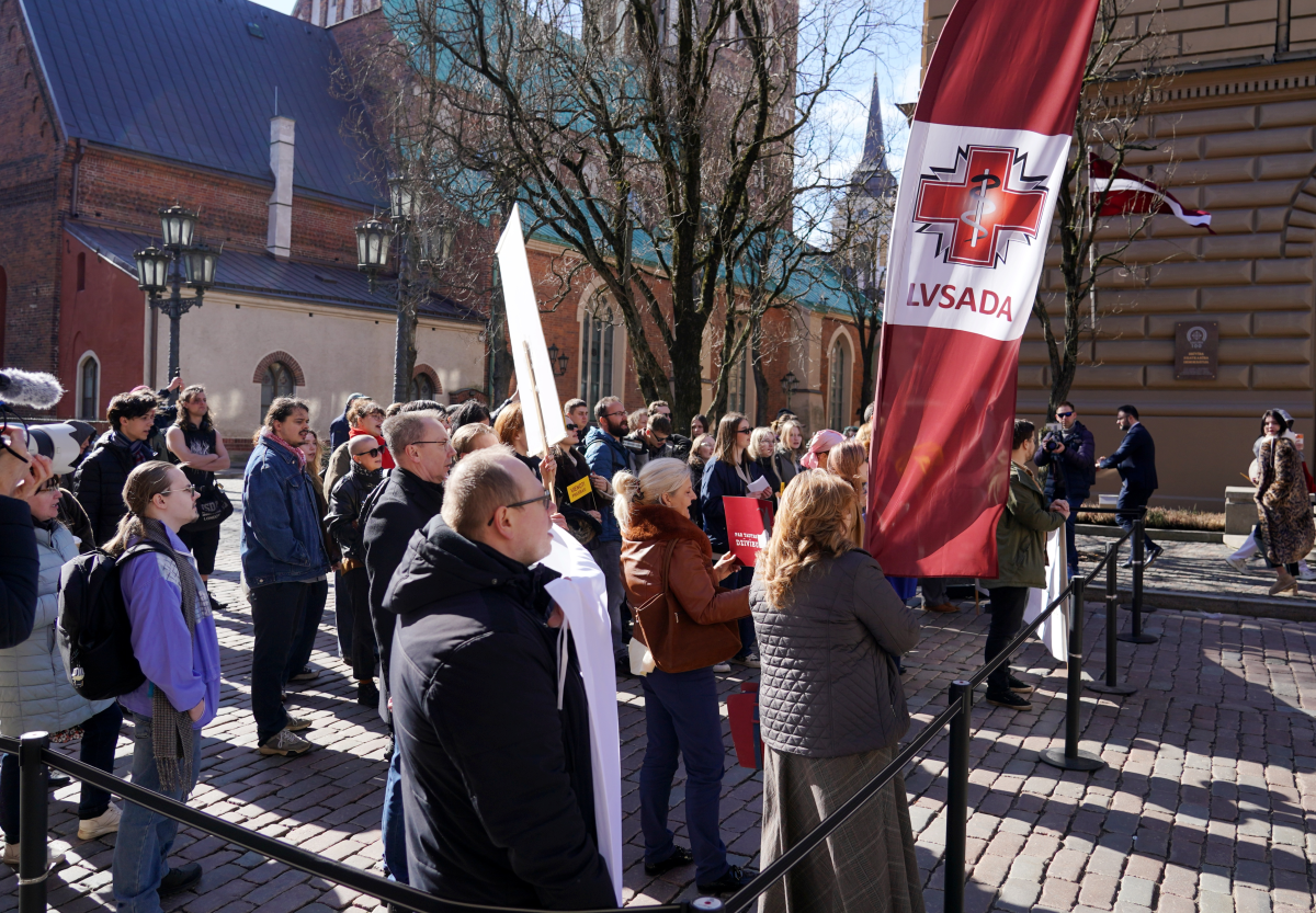 Медики Латвии запланировали акцию протеста из-за требований повышения зарплат и отставки министра здравоохранения