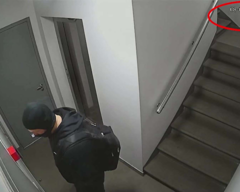 Неизвестный вор проник в жилой дом в Риге и украл два велосипеда