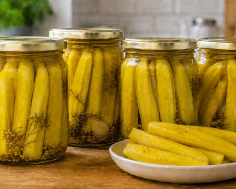 Огурцы, маринованные с ананасами на зиму