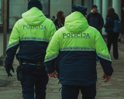 Полиция Риги провела проверки на Привокзальной площади, выявив 47 нарушений