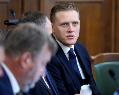 Премьер-министр Кулбергс извинился перед главой МВД Домбравой за резкие высказывания