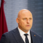 Премьер-министр Кулбергс призывает усилить контроль над миграцией в Латвии