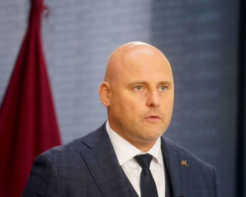 Премьер-министр Кулбергс призывает усилить контроль над миграцией в Латвии