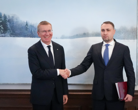Президент Латвии Эдгар Ринкевич пообещал Украине дальнейшую поддержку в безопасности и обороне