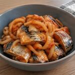 Пряная скумбрия по-корейски с луком: рецепт приготовления