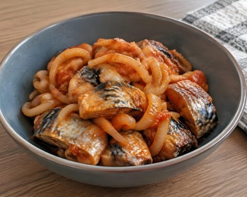 Пряная скумбрия по-корейски с луком: рецепт приготовления