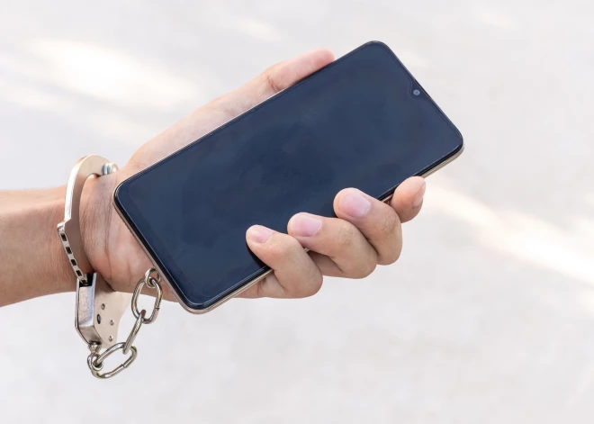 Психологи назвали признаки зависимости от смартфонов и её влияние на жизнь человека