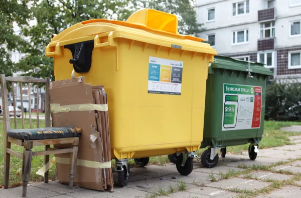 Рижская дума повышает тарифы на вывоз мусора в трех зонах Риги с 1 октября