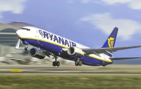 Ryanair предупреждает о трудностях конкурентов из-за высоких цен на нефть этой зимой