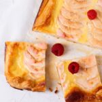 Слоёный пирог с яблоками и заварным кремом