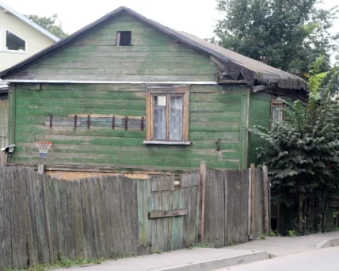 Треть жилой недвижимости Латвии экономически нецелесообразно восстанавливать, утверждает Минэкономики
