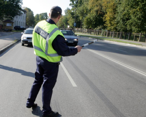 В Латвии за сутки зафиксировано 80 ДТП и задержано десять пьяных водителей