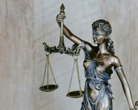 В Риге продолжается суд над Сергеем и Светланой Букайнами по делу о похищении внучки