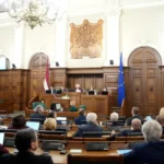 12 депутатов Сейма Латвии наказали за нарушения ПДД, медицины и бухучета