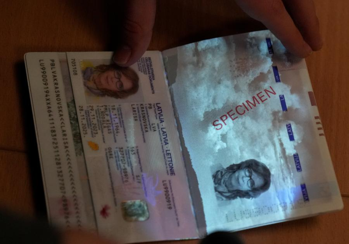Домбрава предложил отказаться от обязательной ID-карты при получении паспорта