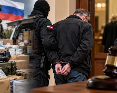 Двойной гражданин Латвии Сергей Никитин приговорён к семьям года тюрьмы за гуманитарные поставки в Россию