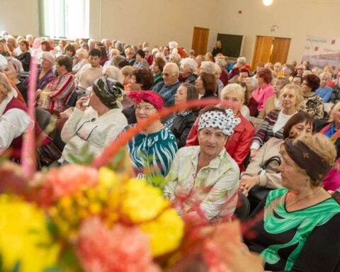 Елгавские сениоры отметили Международный день сениоров праздничным концертом